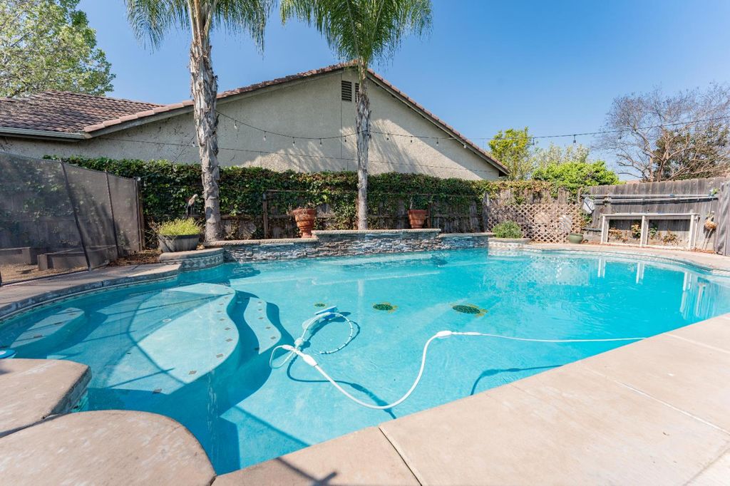 Image 23 of property listing at 2945 S Arkle Street, Visalia, CA 93292