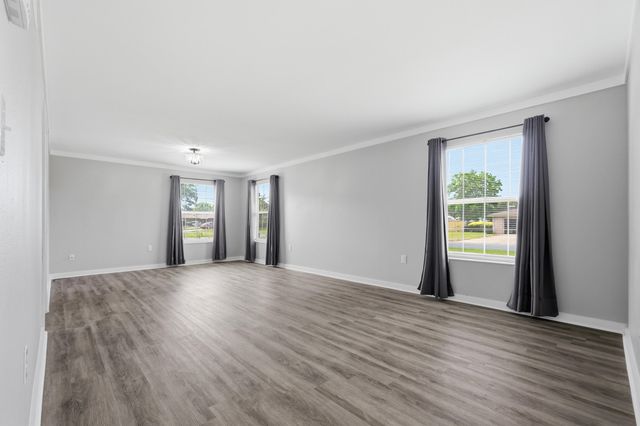 25 Lake Lorraine Circle, Shalimar, FL 32579
