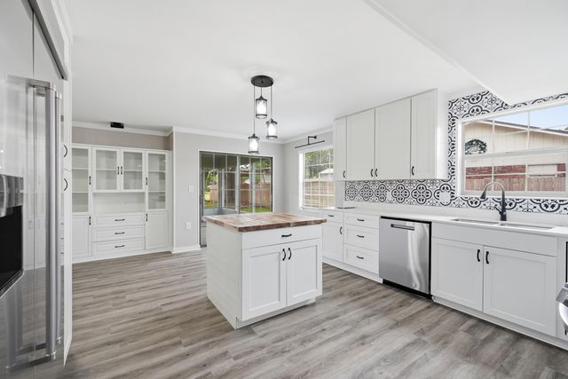 25 Lake Lorraine Circle, Shalimar, FL 32579