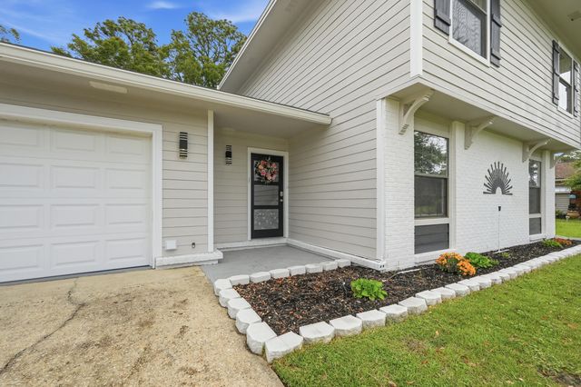 25 Lake Lorraine Circle, Shalimar, FL 32579