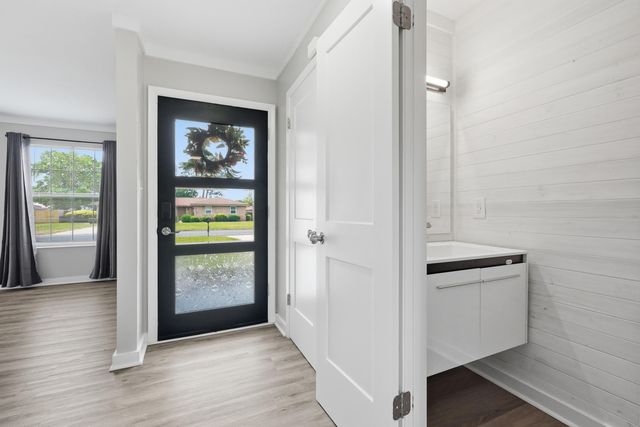 25 Lake Lorraine Circle, Shalimar, FL 32579
