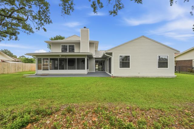 25 Lake Lorraine Circle, Shalimar, FL 32579