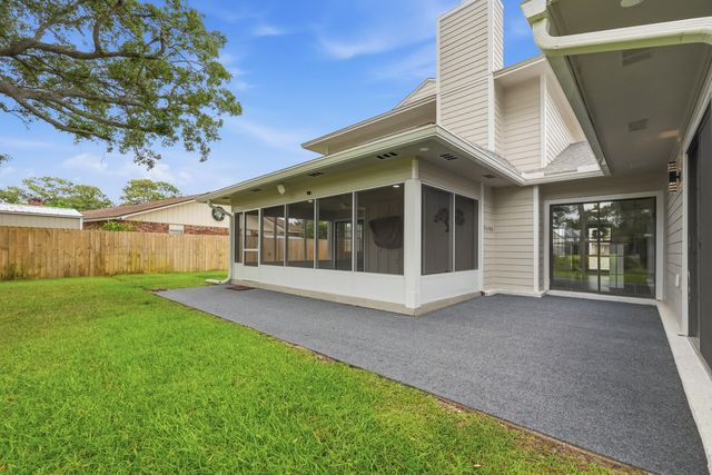 25 Lake Lorraine Circle, Shalimar, FL 32579