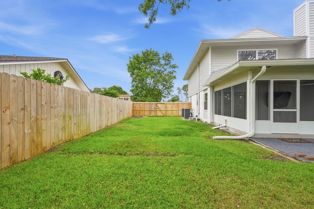 25 Lake Lorraine Circle, Shalimar, FL 32579