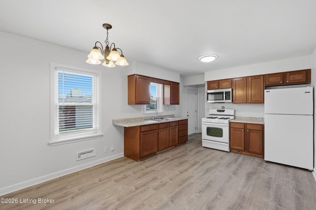 2236 Deveron Dr, Louisville, KY 40216