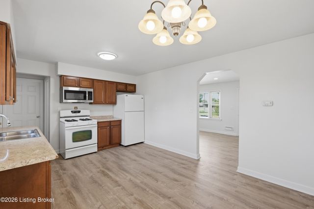 2236 Deveron Dr, Louisville, KY 40216