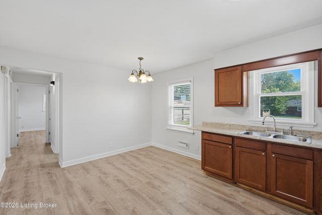 2236 Deveron Dr, Louisville, KY 40216