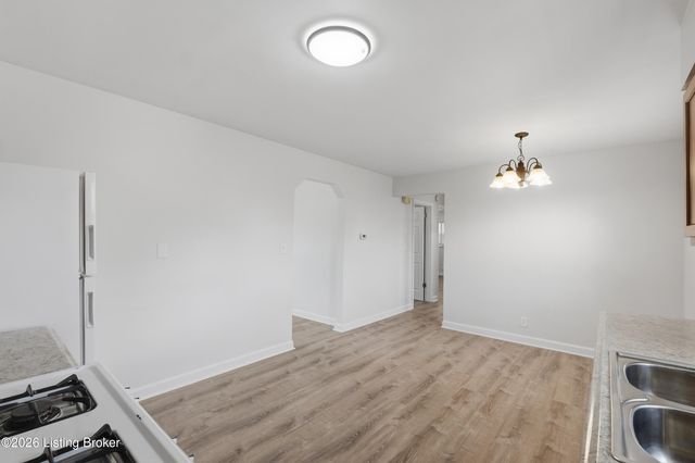 2236 Deveron Dr, Louisville, KY 40216