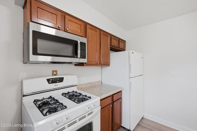 2236 Deveron Dr, Louisville, KY 40216