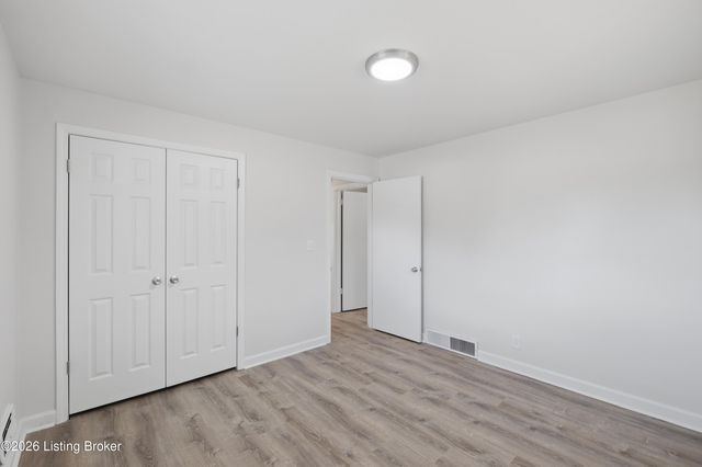 2236 Deveron Dr, Louisville, KY 40216