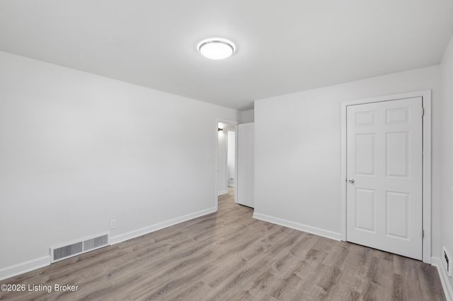 2236 Deveron Dr, Louisville, KY 40216