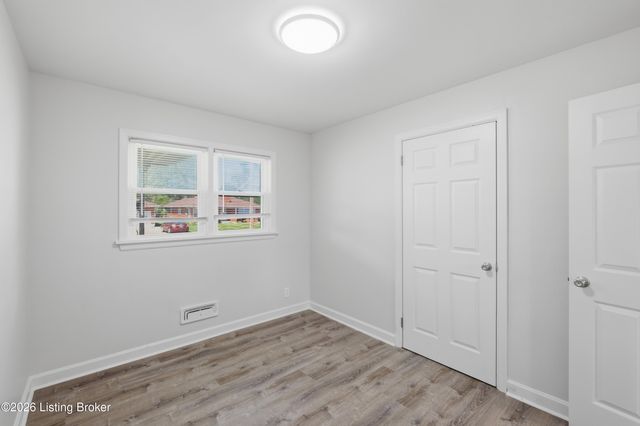 2236 Deveron Dr, Louisville, KY 40216