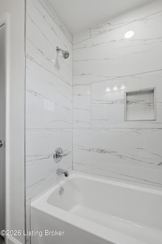 2236 Deveron Dr, Louisville, KY 40216