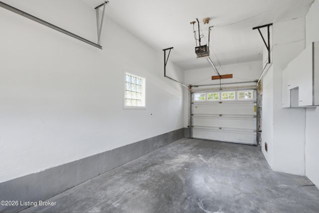 2236 Deveron Dr, Louisville, KY 40216