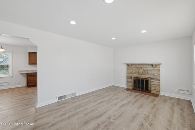 2236 Deveron Dr, Louisville, KY 40216