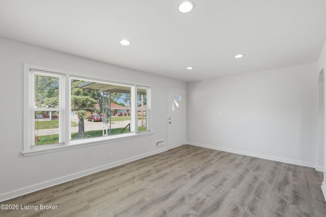 2236 Deveron Dr, Louisville, KY 40216