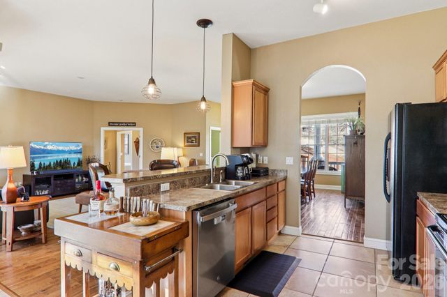 59 Eagle Chase Lane, Etowah, NC 28729