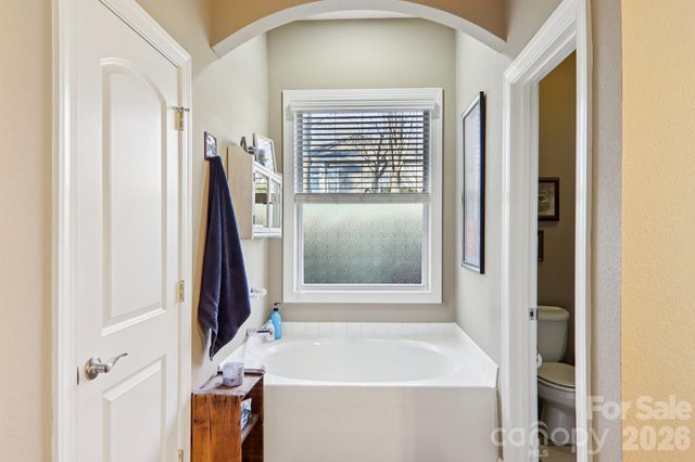 59 Eagle Chase Lane, Etowah, NC 28729