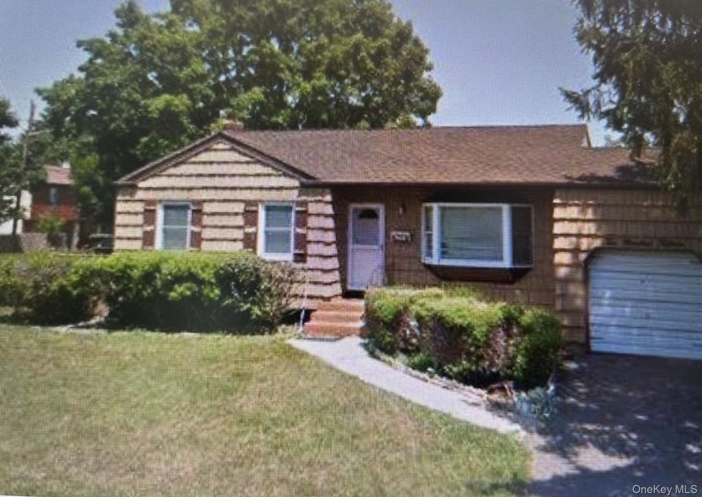 215 Lincoln Avenue, Brentwood, NY 11717