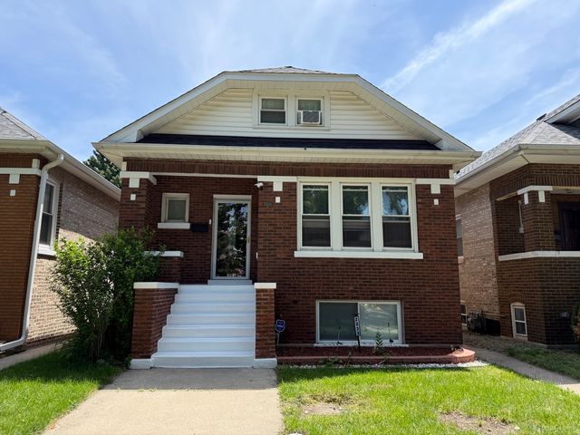 2233 Clinton Avenue, Berwyn, IL 60402