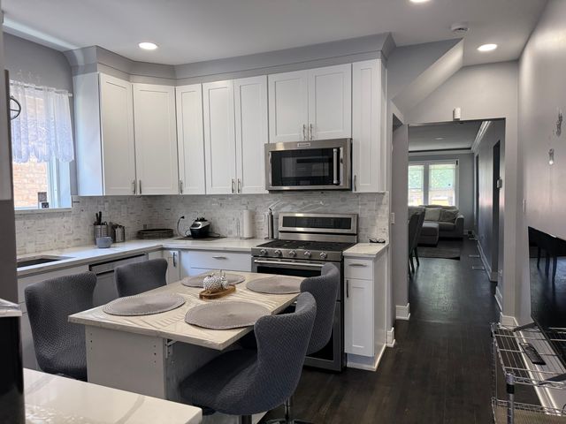 2233 Clinton Avenue, Berwyn, IL 60402