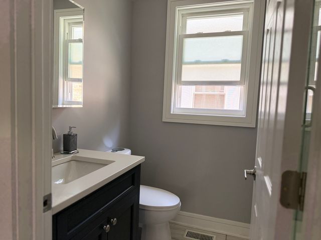 2233 Clinton Avenue, Berwyn, IL 60402