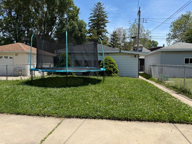 2233 Clinton Avenue, Berwyn, IL 60402