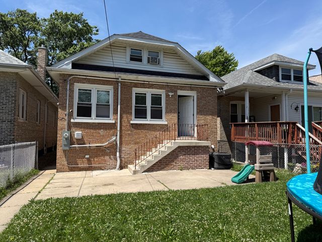 2233 Clinton Avenue, Berwyn, IL 60402