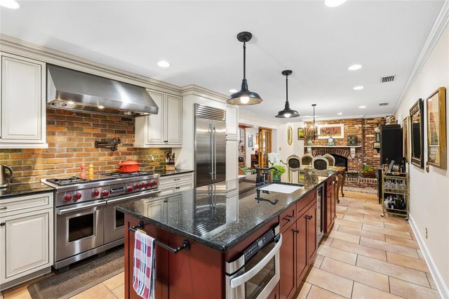 1904 S HESPERIDES STREET, Tampa, FL 33629