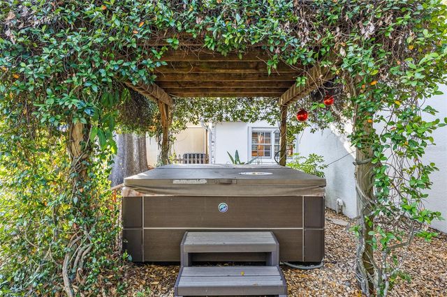 1904 S HESPERIDES STREET, Tampa, FL 33629