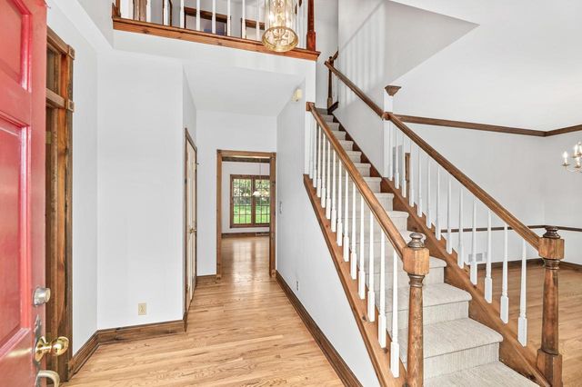 1706 Boulder COURT, Waukesha, WI 53189