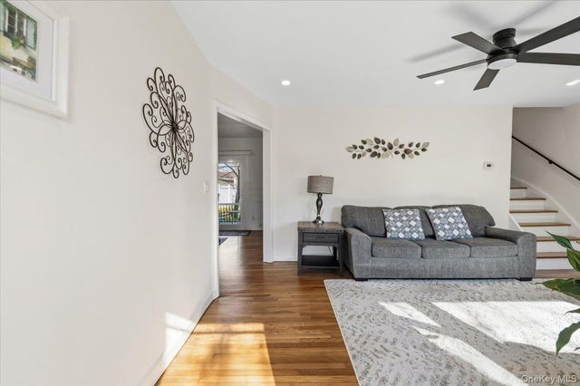 13 Spruce Street, Hicksville, NY 11801