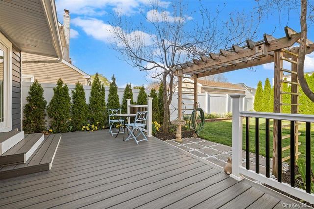 13 Spruce Street, Hicksville, NY 11801
