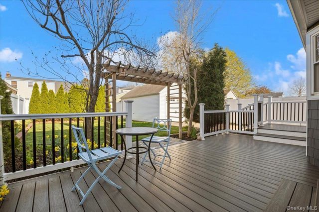 13 Spruce Street, Hicksville, NY 11801