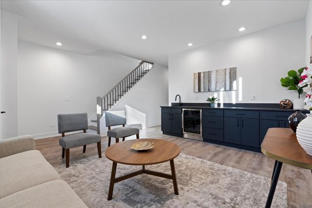 2636 W EVERGREEN Avenue 1, Chicago, IL 60622