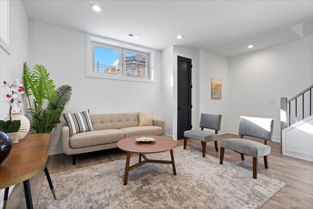 2636 W EVERGREEN Avenue 1, Chicago, IL 60622