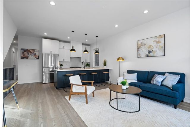 2636 W EVERGREEN Avenue 1, Chicago, IL 60622