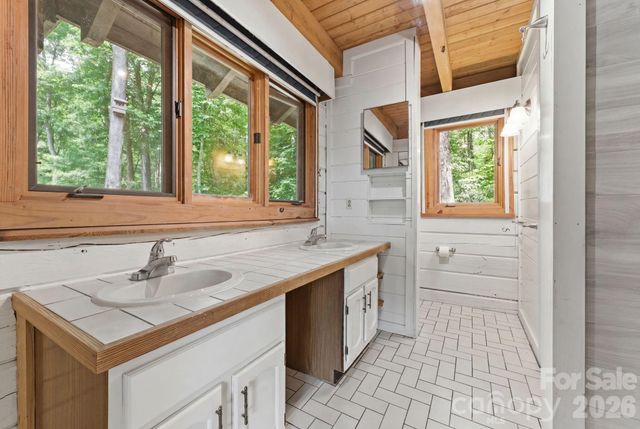 429 Biodome Drive, Waynesville, NC 28785