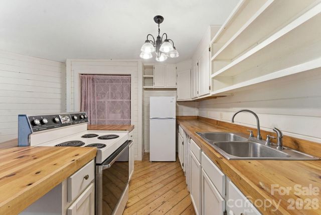 429 Biodome Drive, Waynesville, NC 28785