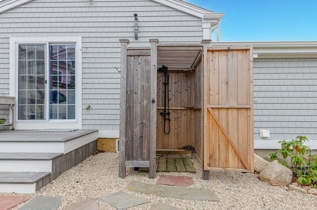 44 Oakdale Ave, Marion, MA 02738