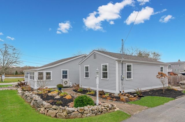 44 Oakdale Ave, Marion, MA 02738