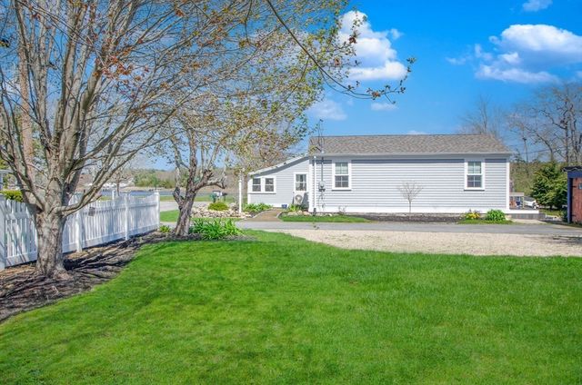44 Oakdale Ave, Marion, MA 02738