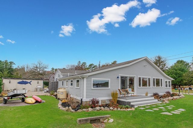 44 Oakdale Ave, Marion, MA 02738