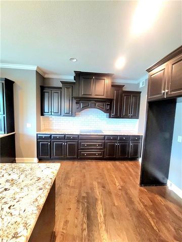 17232 W 198th Street, Spring Hill, KS 66083