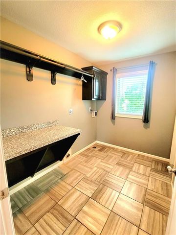 17232 W 198th Street, Spring Hill, KS 66083