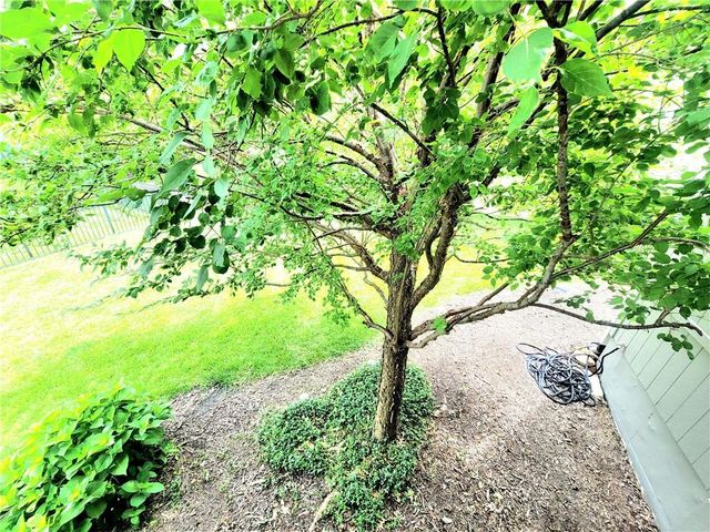 17232 W 198th Street, Spring Hill, KS 66083