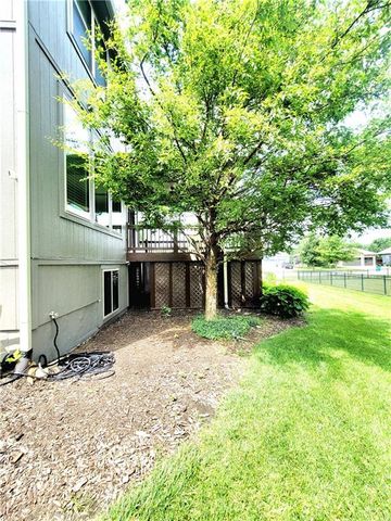 17232 W 198th Street, Spring Hill, KS 66083