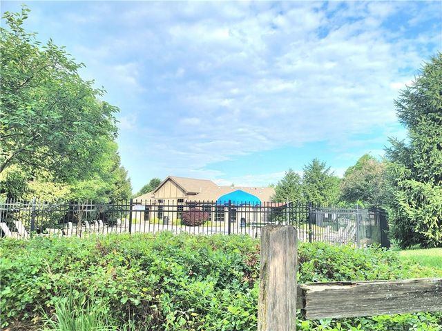 17232 W 198th Street, Spring Hill, KS 66083