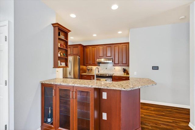 1622 Pond View Court, Middleton, WI 53562