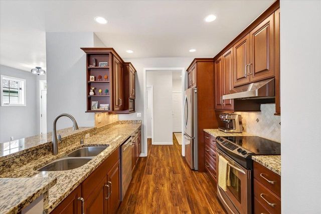 1622 Pond View Court, Middleton, WI 53562